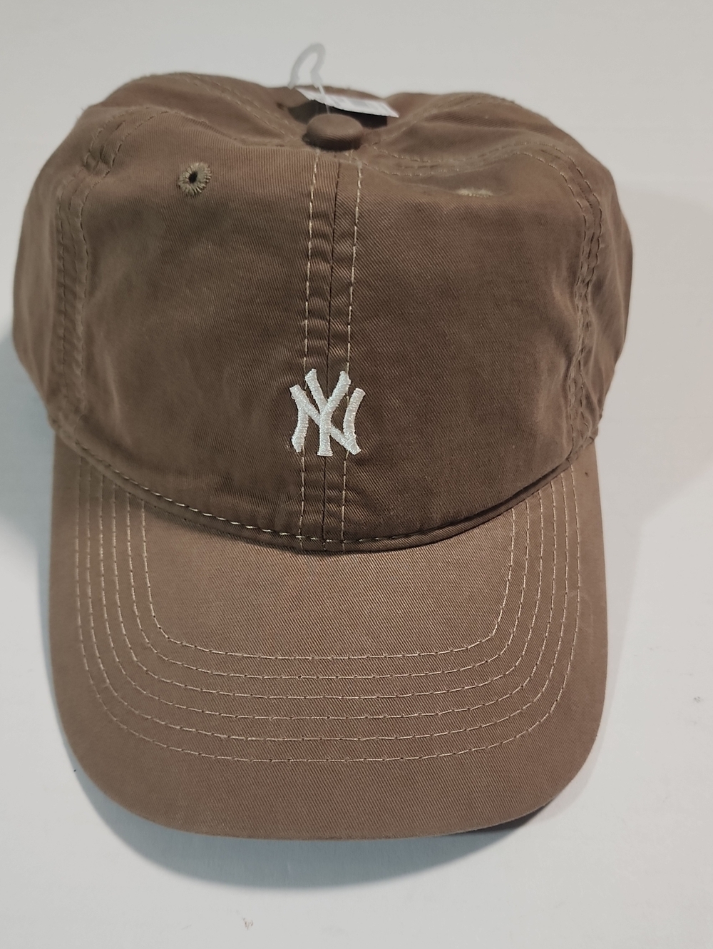 New York Yankees Brown Baseball Cap with White Embroidered Logo